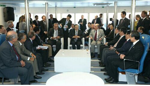 國務院總理在“面包山”渡輪同中巴企業家代表座談