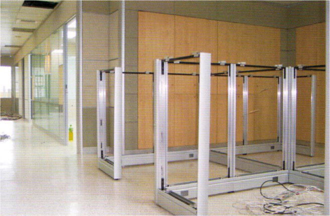 高隔間直接安裝于網絡地板上